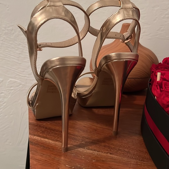 Also New In Box High Heels Size 8 and 5 inches tall. Rose gold color - Picture 3 of 3